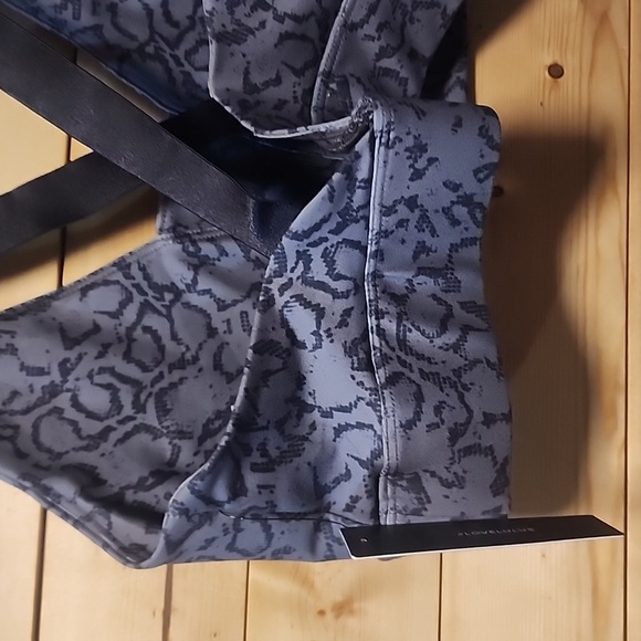 Lulu's Sports Bra Size large NWT - Picture 4 of 6